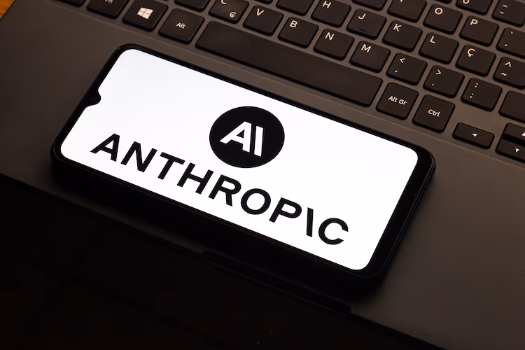 Anthropic affirme avoir bloqué des usages de son IA susceptibles de contribuer au développement d’armes biologiques